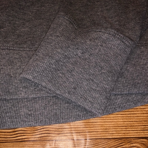 Large DKNY gray sweatshirt sequins - Picture 4 of 6
